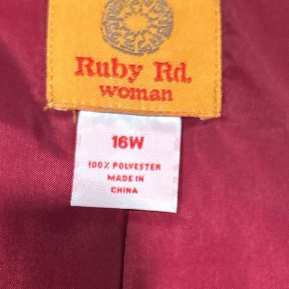 Ruby Red Maroon Faux Snakeskin Lightweight Jacket, size 16W. - Picture 4 of 5